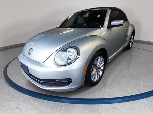 Used 2013 Volkswagen Beetle TDI FWD image 1