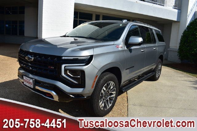 Used 2025 Chevrolet Suburban Z71 w/ Comfort Package AWD/4WD image 5
