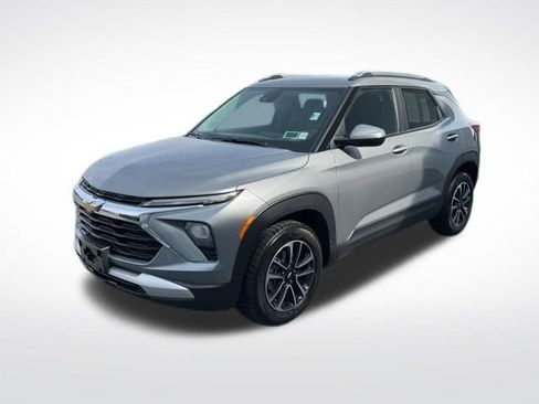 Used 2024 Chevrolet TrailBlazer LT w/ LT Cold Weather Package image 3