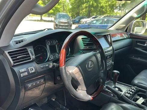 Used 2011 Lexus LX 570 4WD w/ Luxury Pkg image 12