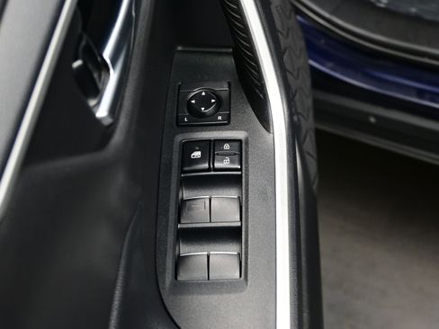 Used 2020 Toyota RAV4 XLE Premium FWD image 10