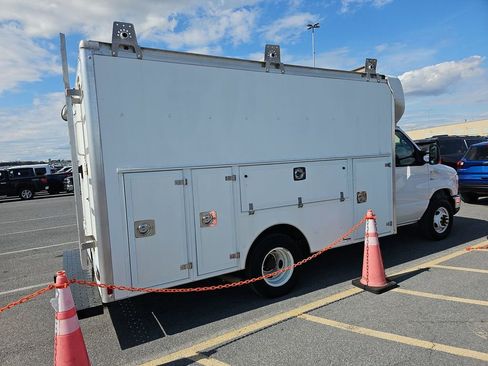 Used 2019 Ford E-350 and Econoline 350 Super Duty w/ Power Windows & Locks Group image 5