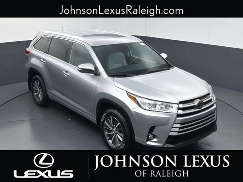 Used 2018 Toyota Highlander XLE AWD/4WD image 23