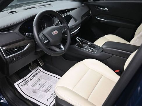 Used 2022 Cadillac XT4 Sport w/ Comfort Package image 10