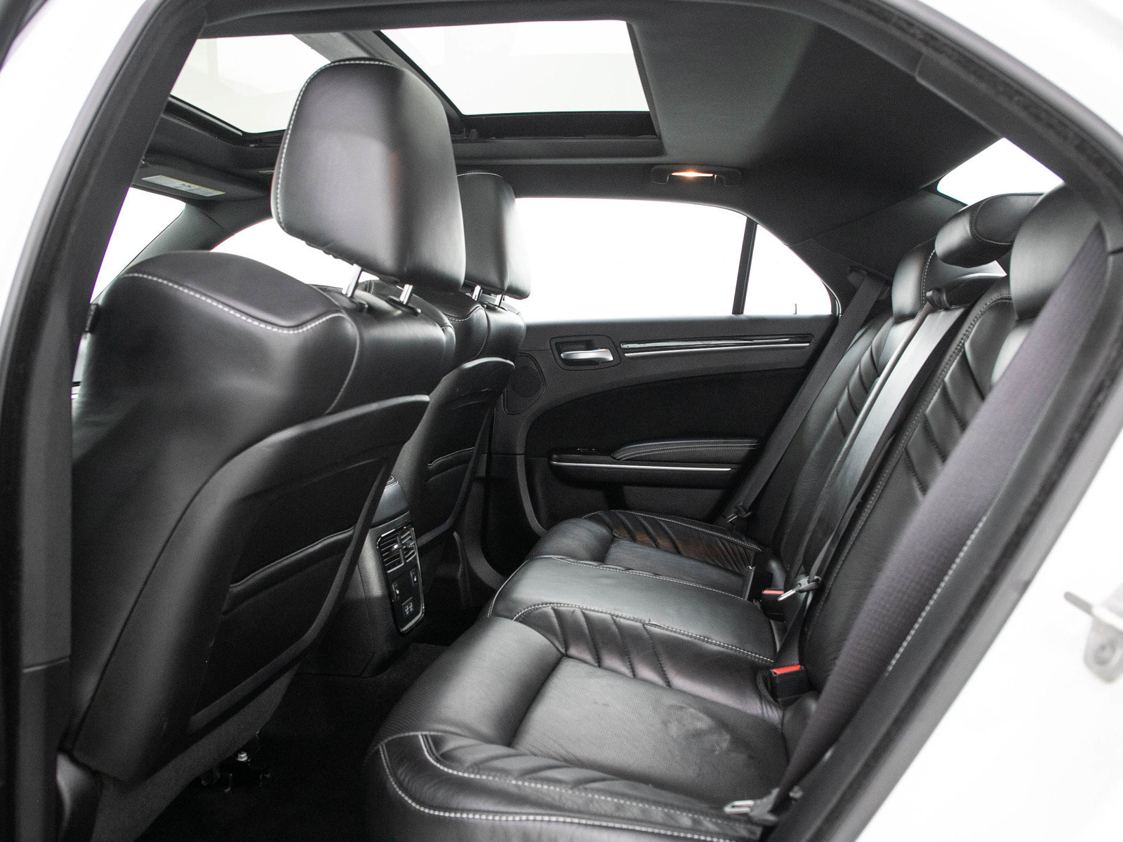 Used 2023 Chrysler 300 C RWD image 13