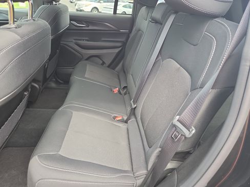 New 2025 Jeep Grand Cherokee Laredo X w/ Luxury Tech Group I AWD/4WD image 9