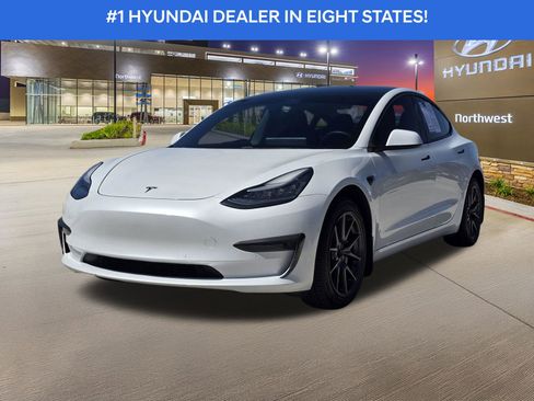 Used 2020 Tesla Model 3 Standard Range image 2
