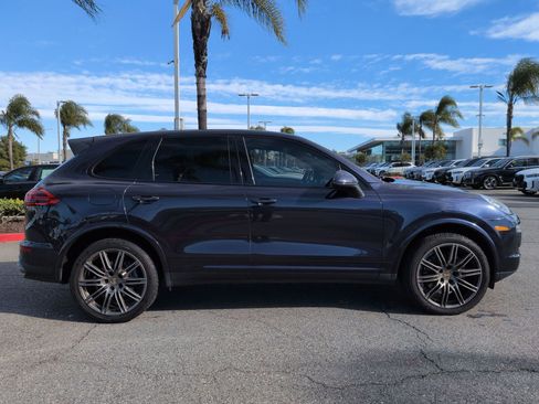 Used 2017 Porsche Cayenne Platinum Edition image 11