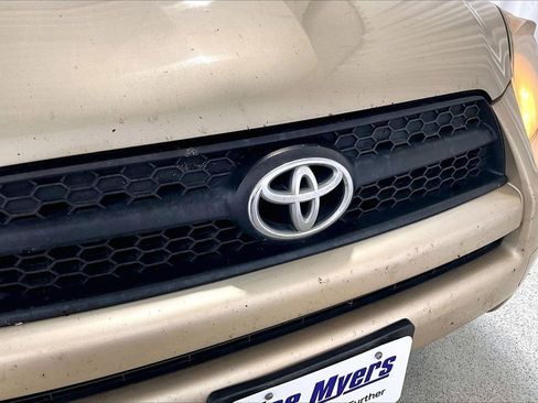 Used 2012 Toyota RAV4 FWD w/ Value Pkg image 7