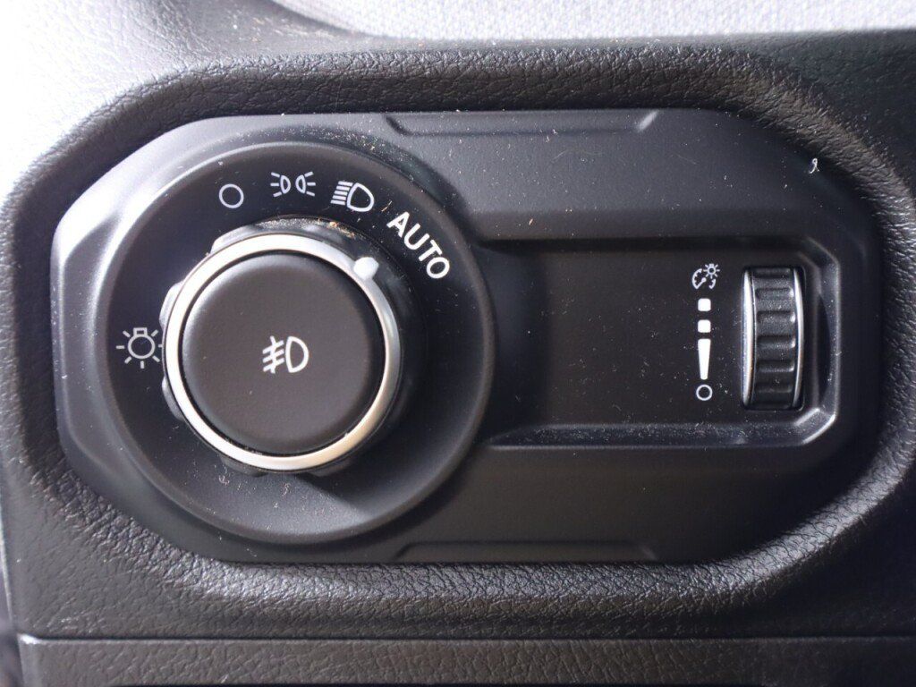 Used 2024 Jeep Wrangler Unlimited w/ Convenience Group AWD/4WD image 10