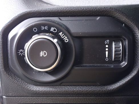 Used 2024 Jeep Wrangler Unlimited w/ Convenience Group AWD/4WD image 10