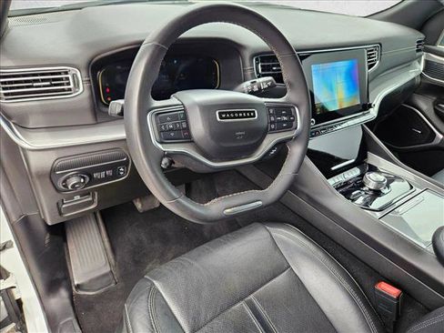 Used 2022 Jeep Wagoneer Series II AWD/4WD image 14