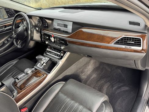 Used 2018 Genesis G90 3.3T Premium image 31