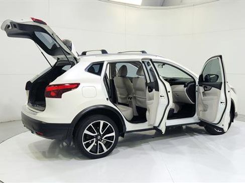 Certified 2018 Nissan Rogue Sport SL image 32