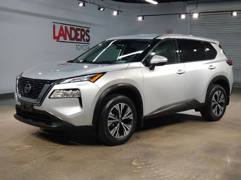 Used 2021 Nissan Rogue SV FWD image 3