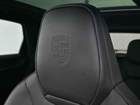 Certified 2025 Porsche Cayenne Turbo AWD/4WD image 20