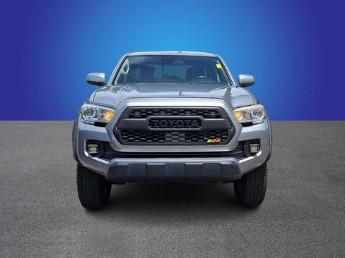 Used 2019 Toyota Tacoma SR5 RWD image 2