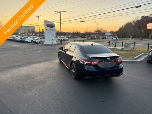 Used 2021 Toyota Camry SE w/ Convenience Package image 3