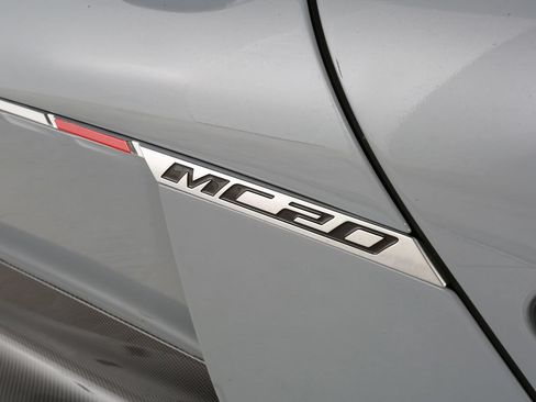 Used 2023 Maserati MC20 Spyder RWD image 12