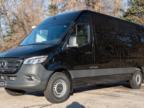 Used 2024 Mercedes-Benz Sprinter 2500 image 3