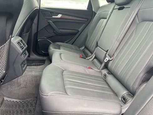 Used 2023 Audi Q5 2.0T Premium w/ Convenience Package AWD/4WD image 10