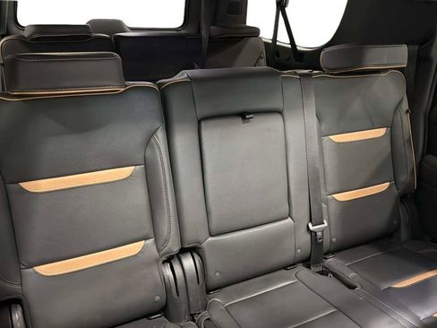 Used 2024 GMC Yukon XL AT4 w/ AT4 Premium Package AWD/4WD image 17