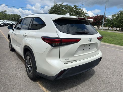 Used 2020 Toyota Highlander XLE FWD image 6