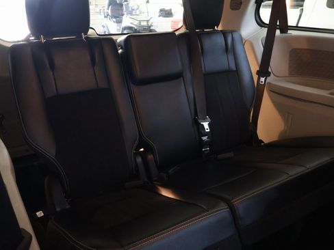 Used 2019 Dodge Grand Caravan SXT image 14