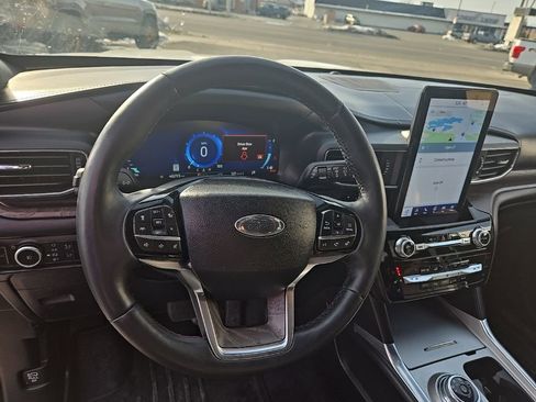 Used 2023 Ford Explorer Platinum w/ Technology Package image 13