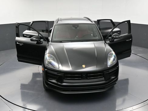 Certified 2026 Porsche Macan AWD/4WD image 34