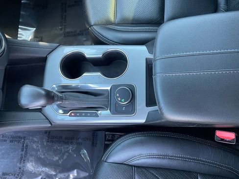 Used 2019 Chevrolet Blazer LT FWD image 16