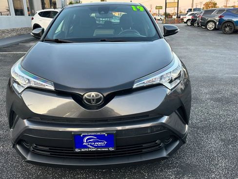 Used 2019 Toyota C-HR XLE image 2