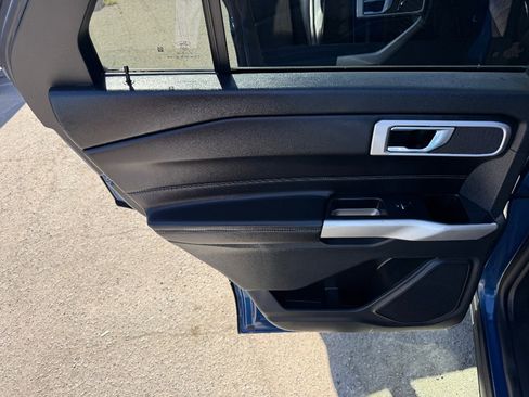Used 2021 Ford Explorer XLT image 13