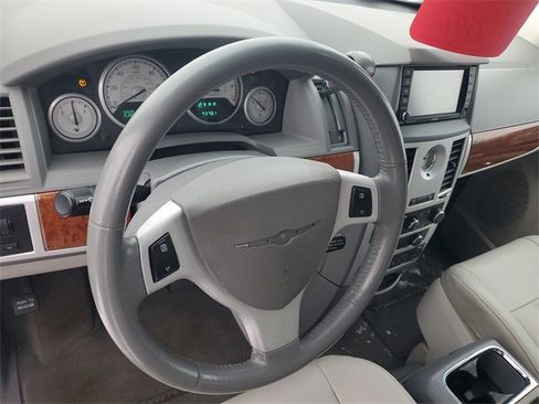 Used 2008 Chrysler Town & Country Touring image 11
