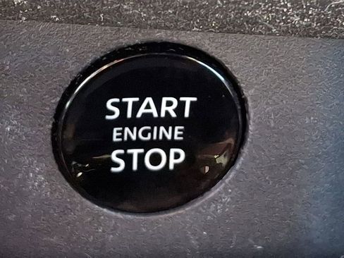 Used 2024 Nissan Rogue SV image 22