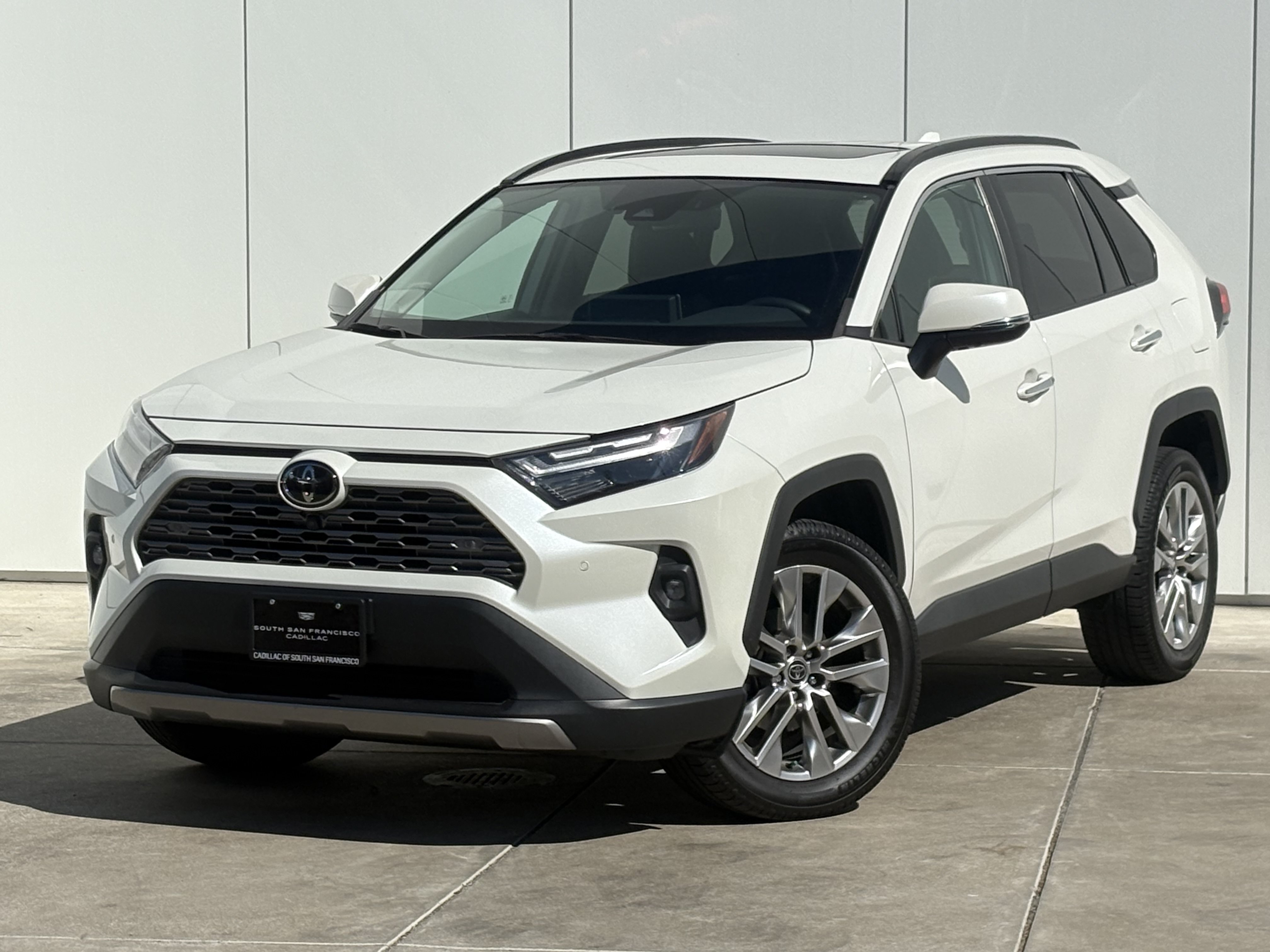 Used 2022 Toyota RAV4 Limited AWD/4WD image 2