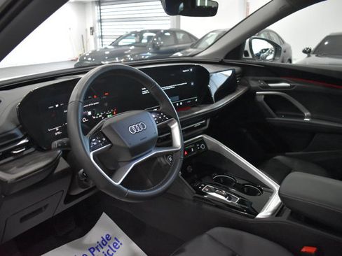 Used 2025 Audi Q5 Premium w/ Convenience Package AWD/4WD image 11