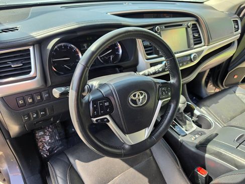 Used 2014 Toyota Highlander Limited Platinum AWD/4WD image 36