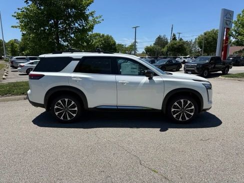 New 2026 Nissan Pathfinder Platinum w/ Cargo Package AWD/4WD image 4