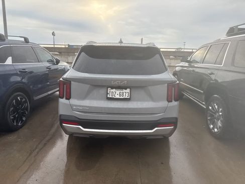 Certified 2025 Kia Sorento S w/ Panoramic Sunroof Package image 5