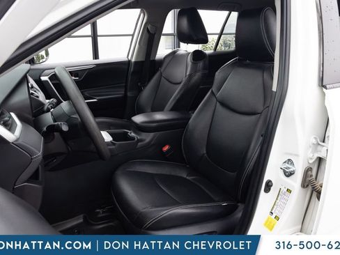 Used 2025 Toyota RAV4 XLE FWD image 12