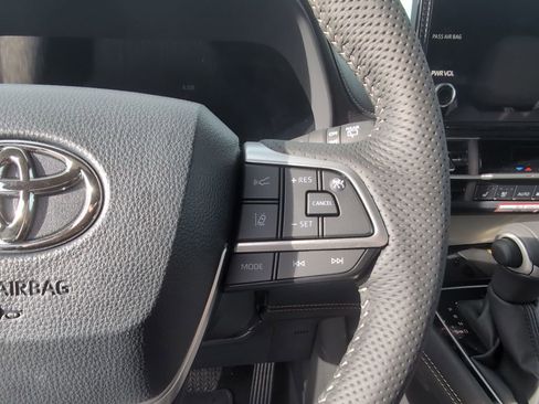 Used 2026 Toyota Sienna Limited image 15