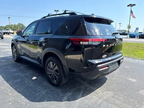 Used 2022 Nissan Pathfinder SV AWD/4WD image 27