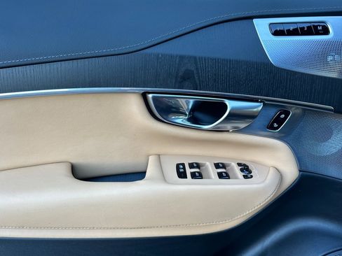 Certified 2023 Volvo XC90 T8 Ultimate w/ Lounge Package image 15