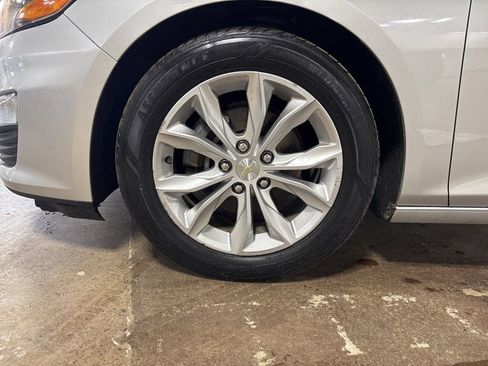 Used 2019 Chevrolet Malibu LT FWD image 21