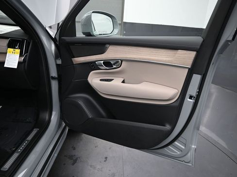 New 2026 Volvo XC90 B6 Plus w/ Protection Package Premier image 36