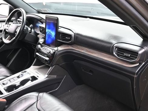 Used 2021 Ford Explorer Platinum w/ Premium Technology Package AWD/4WD image 36