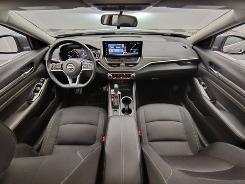 Used 2023 Nissan Altima 2.5 SV w/ SV Premium Package AWD/4WD image 2