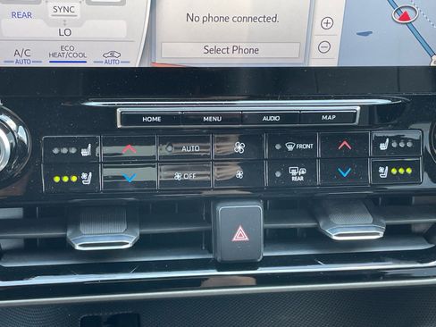 Used 2020 Toyota Highlander Limited FWD image 12