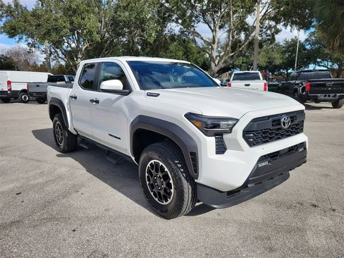 Used 2025 Toyota Tacoma TRD Off-Road image 2